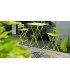 mange debout vert olive Hortense dans un jardin