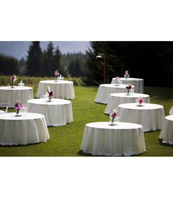 Nappe ronde blanche diam 180 cm mise en place
