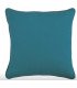 coussin carré en tissu bleu 40 x 40 cm posé sur fond blanc