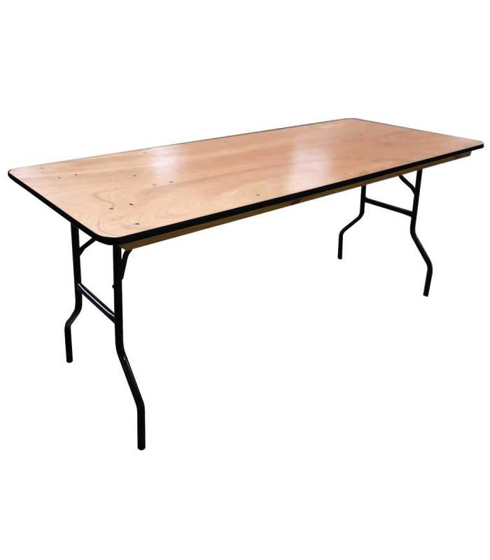 Table pliante rectangulaire en bois 183 cm sur fond blanc, plateau en contreplaqué et piètement pliant autobloquant.