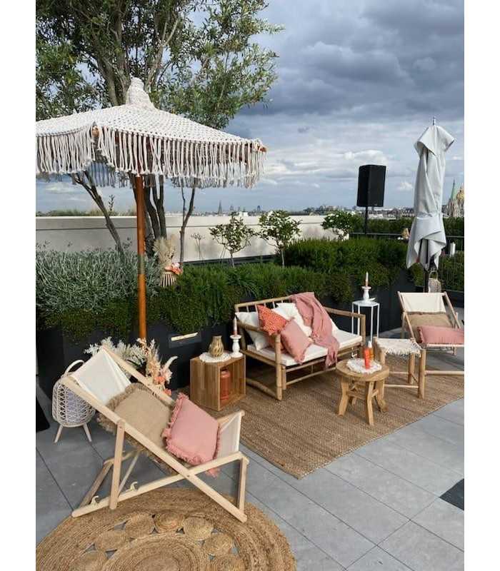 Macramé parasol with furniture