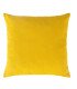 coussin tissu suédine jaune 40 x 40 cm sur fond blanc