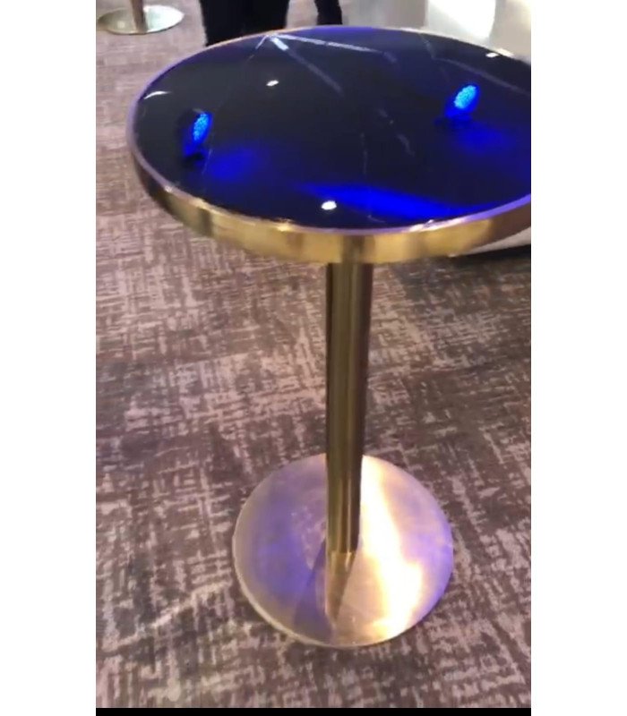 Mange debout New métal doré et plateau noir H 105