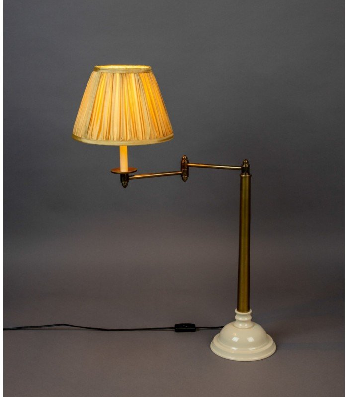 Vintage-inspired table lamp