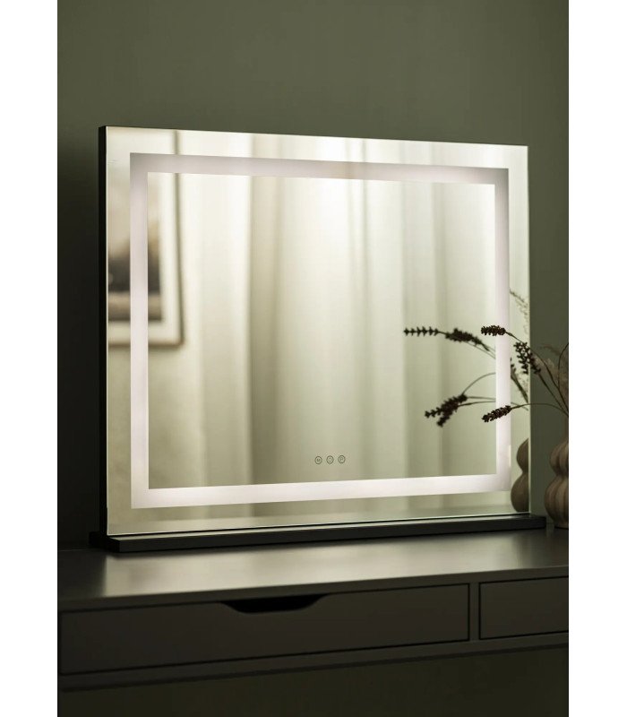 LED make-up mirror without contour