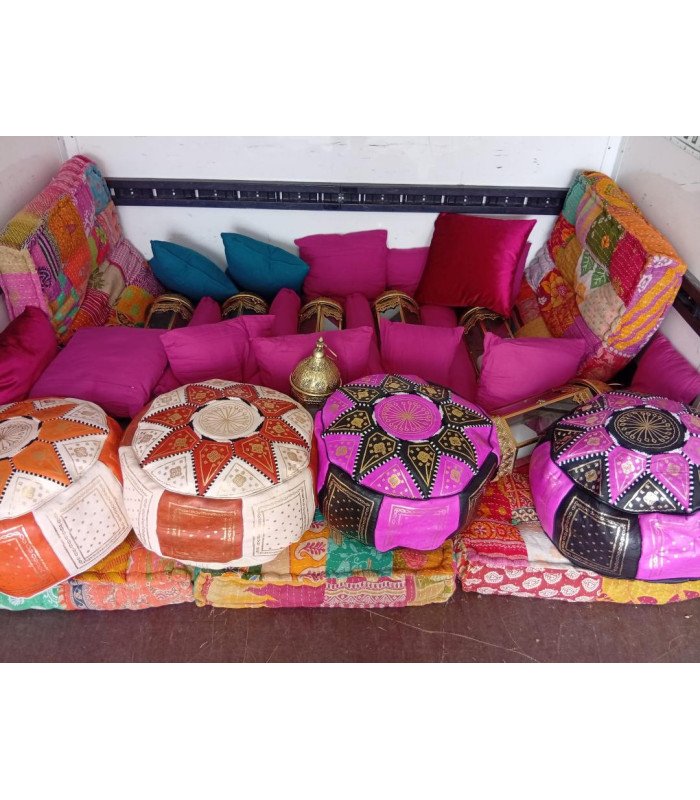 Pouf marocain en cuir écru et marron à louer