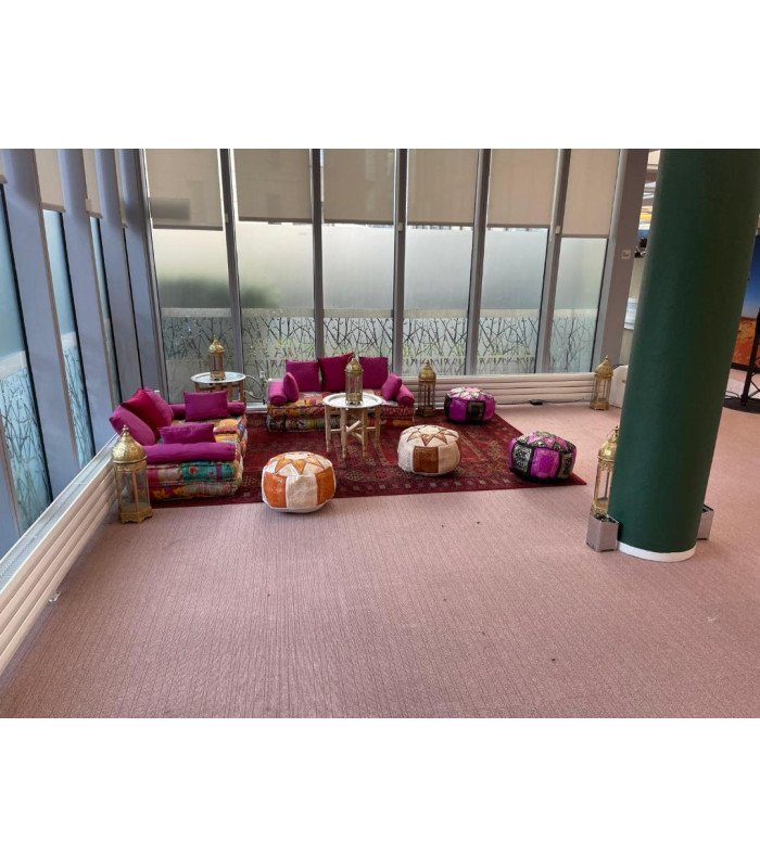 Pouf marocain en cuir écru et marron à louer