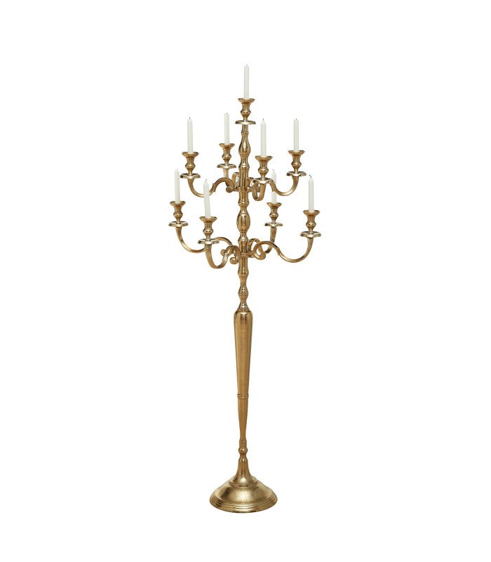 Chandelier doré H 180 cm en métal doré présenté sur fond blanc