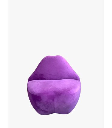 Photo du fauteuil bouche rétro violet en location par Location Mobilier Paris