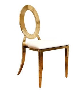 chaise mariage luxe dore et galette blanche réception haut de gamme château