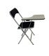 Tablette écritoire grise pour chaise pliante Apolline sur fond blanc