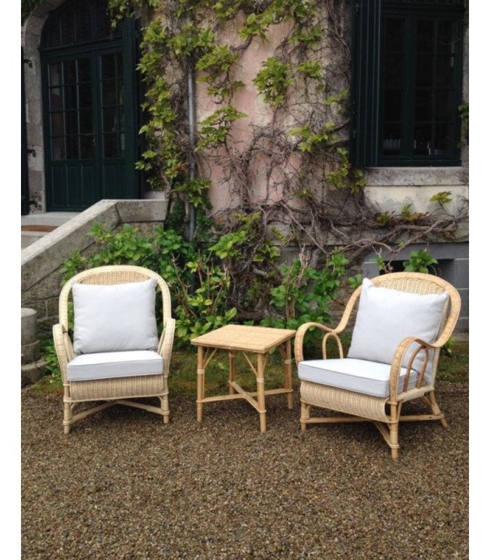 Table basse en rotin 50 cm avec salon de jardin en location par 126 events