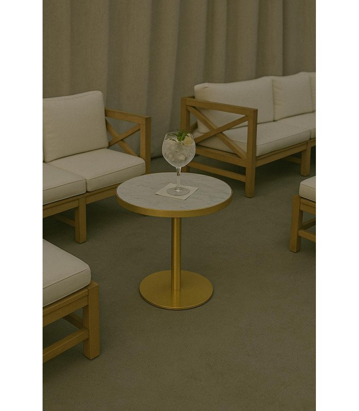 Canapé de jardin 2 places en acacia massif dans un salon extérieur avec table et canapé 3 places