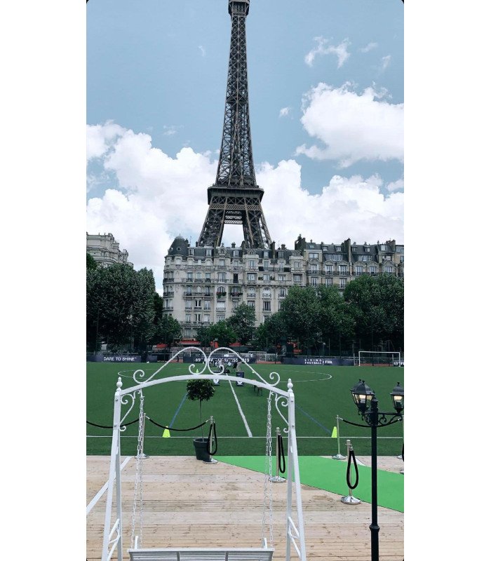 2-seater white wrought-iron swing