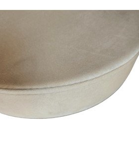 Zoom sur le coussin en velours beige du tabouret haut en métal noir