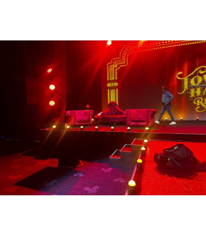 Canapé boudoir capitonné en velours rouge