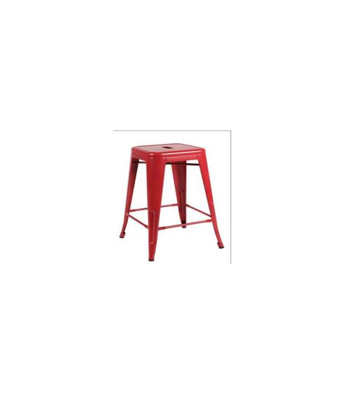 Tabouret bas rouge en métal de style industriel sur fond blanc