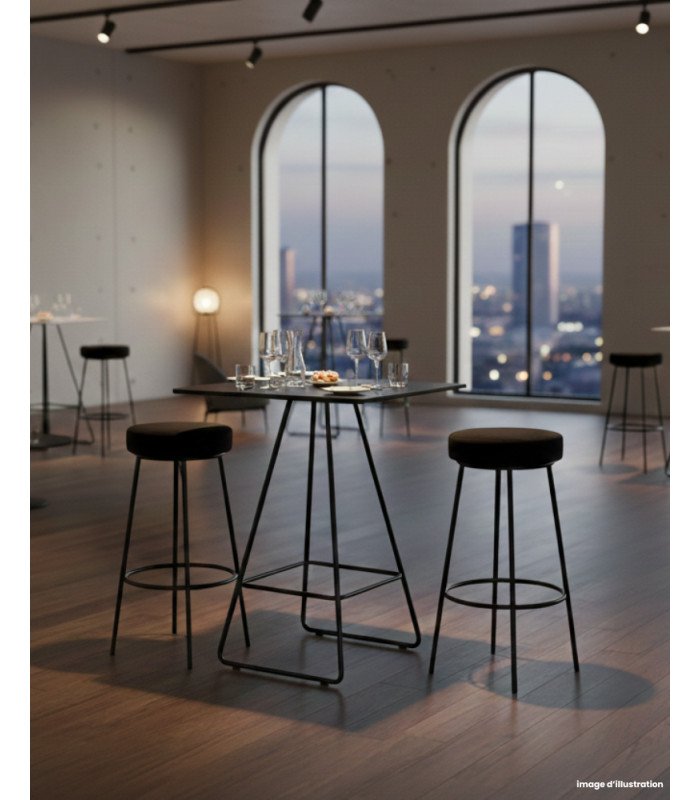 photo du Pack tabourets hauts industriel lors d'une réception privée, location du mobilier par 126 Events