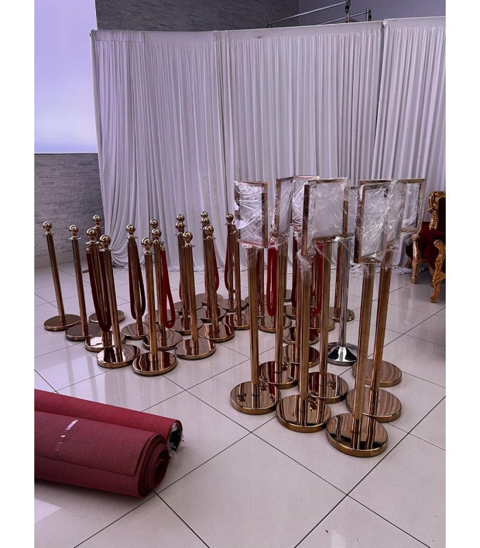 Set of 1m gold post & 1.5m red rope