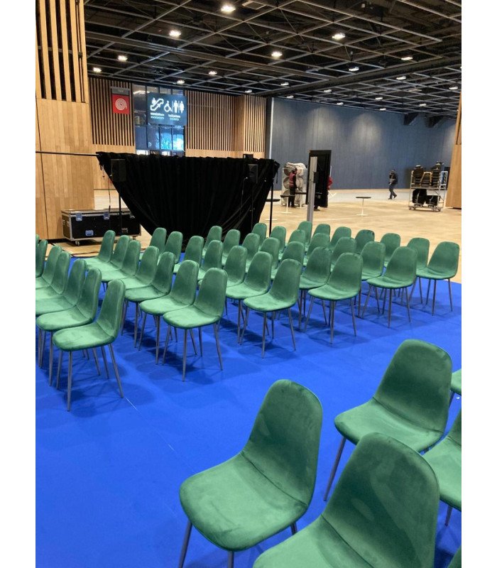 Scandinavian-style chair in green velvet