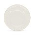 Assiette en porcelaine blanc et filet or Ø 21 cm présentée seule sur fond blanc.
