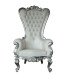 Trône de mariage argent et blanc capitonné avec strass sur fond blanc