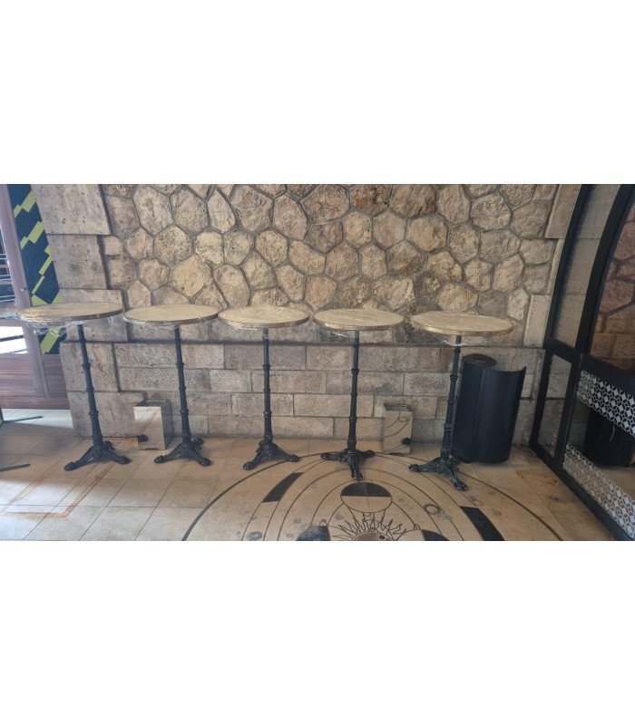 Cast-iron stand-up feeder with brass-rimmed white tray