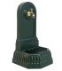 Fontaine citadine verte H 70 cm en fonte sur fond blanc.
