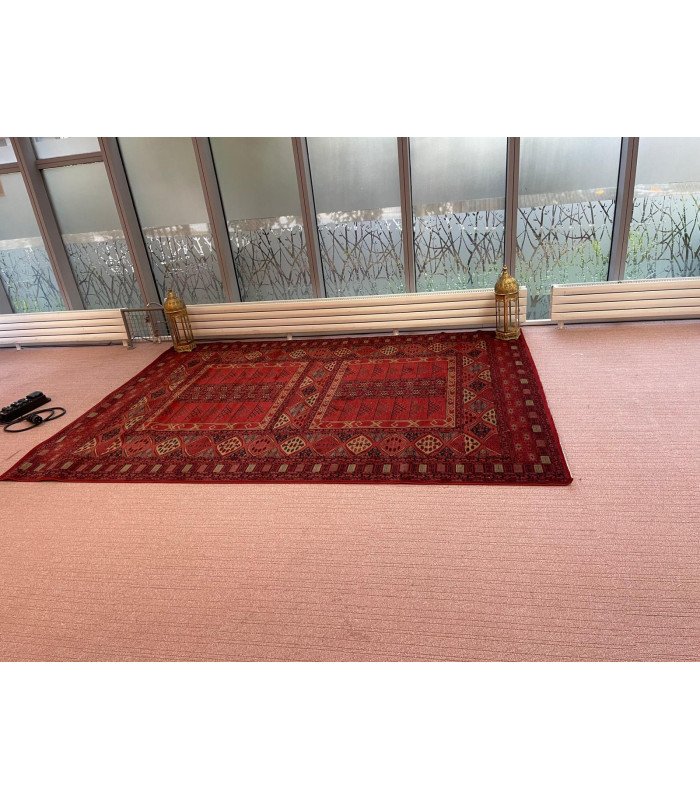 Red oriental rug 240 x 340 cm