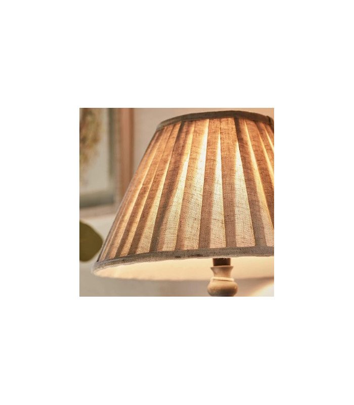 Vintage style lamp to pose