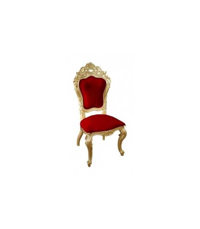 Chaise baroque Louise en bois doré sculpté et velours rouge, vue de trois quarts, en location chez 126 Events