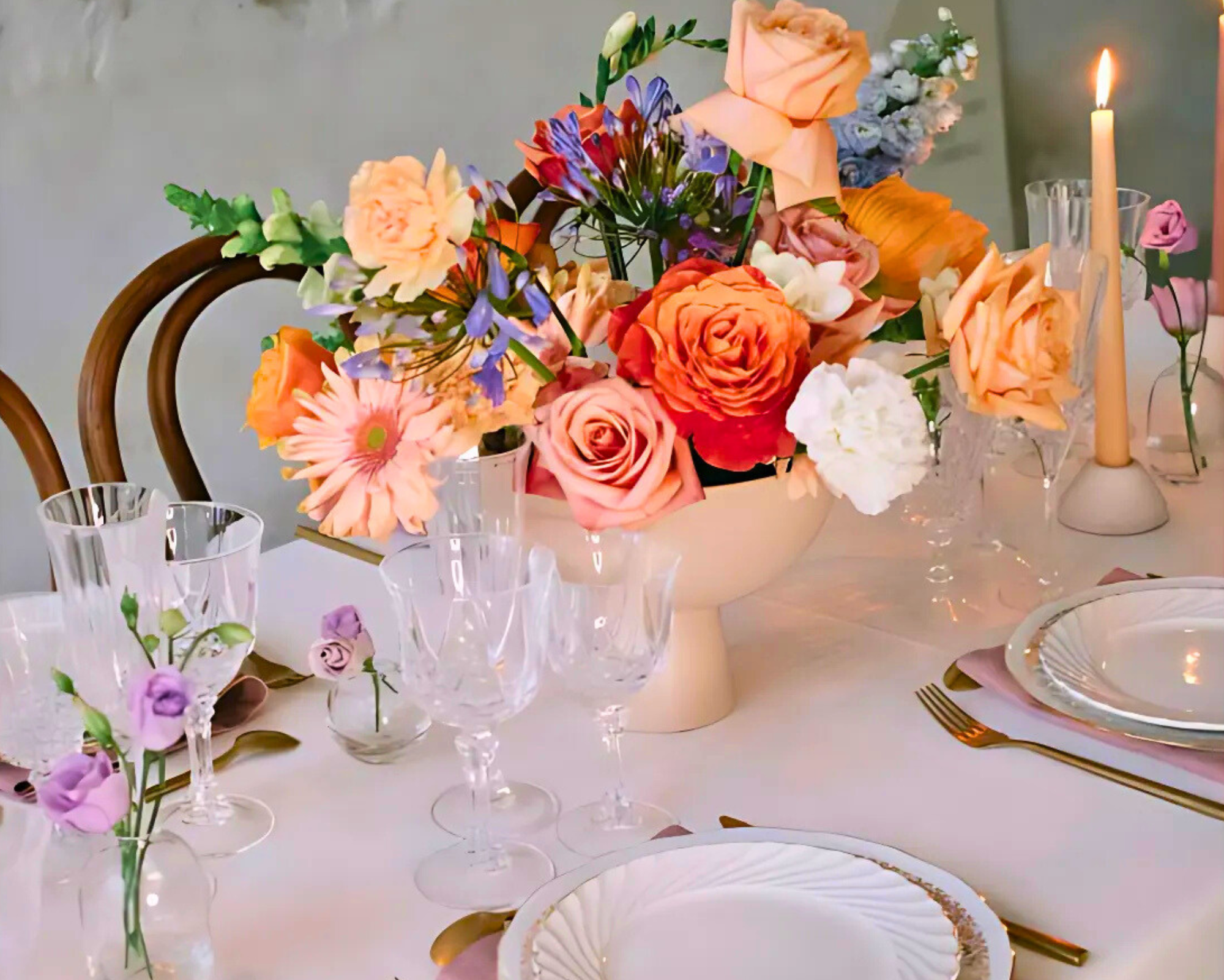 Photo d'une table lors du mariage avec de la vaisselle en location par 126 Events