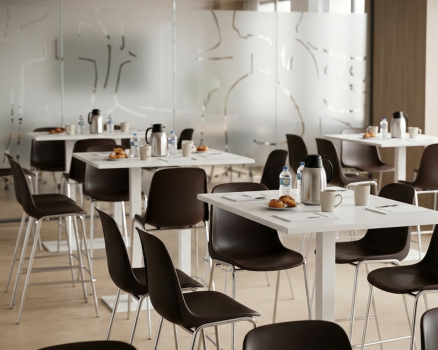 Aménagement séminaire entreprise : comment choisir le mobilier adapté ?