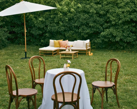 Mobilier extérieur pour événement : que choisir au printemps ?